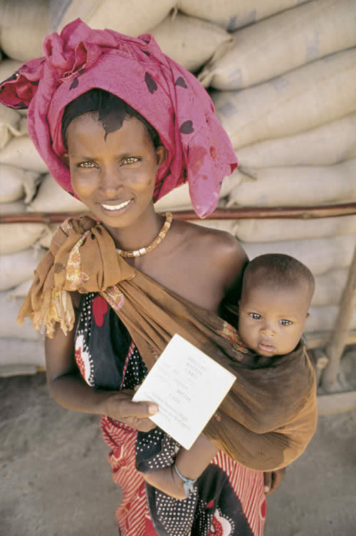 EMAKUMEA, DESERRIA, EDERTASUNA